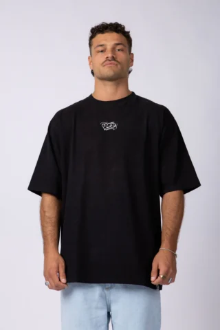 REMERA OVER RHY GRAFFITTI NEGRA