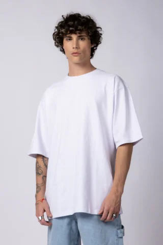 REMERA OVER CARL BLANCA