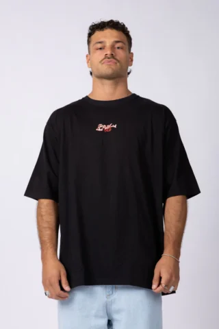 REMERA OVER TAZ LIPS NEGRA